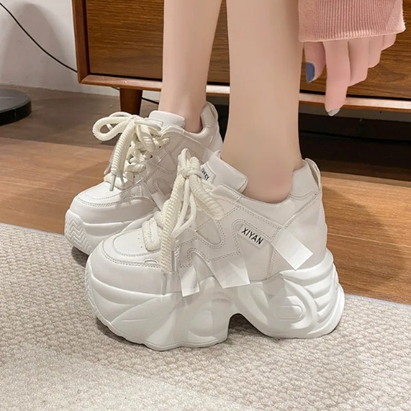 Дамска есенно-пролетни обувки на ток 10 см, бяла ежедневни обувки, модни дамски маратонки дантела, дишащи обувки на платформа.