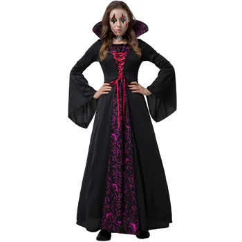 Cosplay Кралица демонична двор, с костюм на вампир на Хелоуин