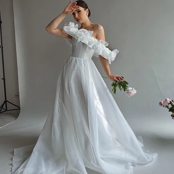 Eightree Бели сватбени рокли трапецовидна форма в стил Бохо, Плажна сватбена рокля с открити рамене и цепка отстрани, Елегантна сватбена рокля на принцеса голям размер