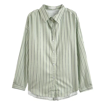Основна тънка ежедневни ризата е със средна дължина, с дълъг ръкав в свободна и ленивую ивица в прясна зелена ивица началото на есента