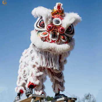Традиционен възрастен костюм за танц лъв, на честването на китайската нова година танц на главата на лъв от вълна